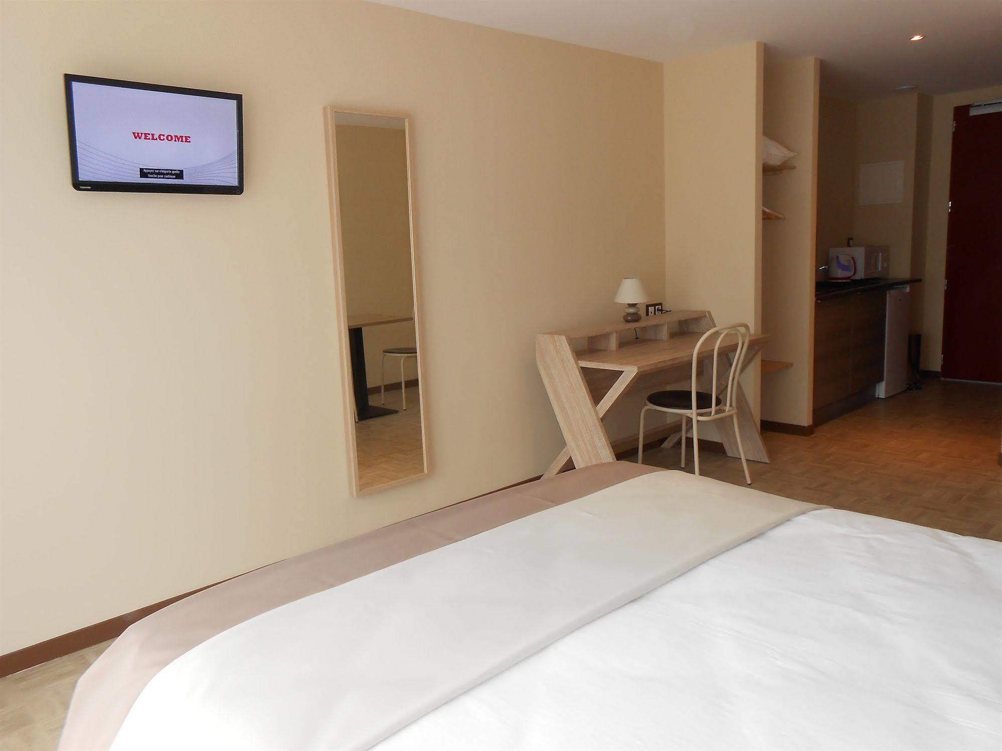 La Pause Hotel เอเวรอ ภายนอก รูปภาพ